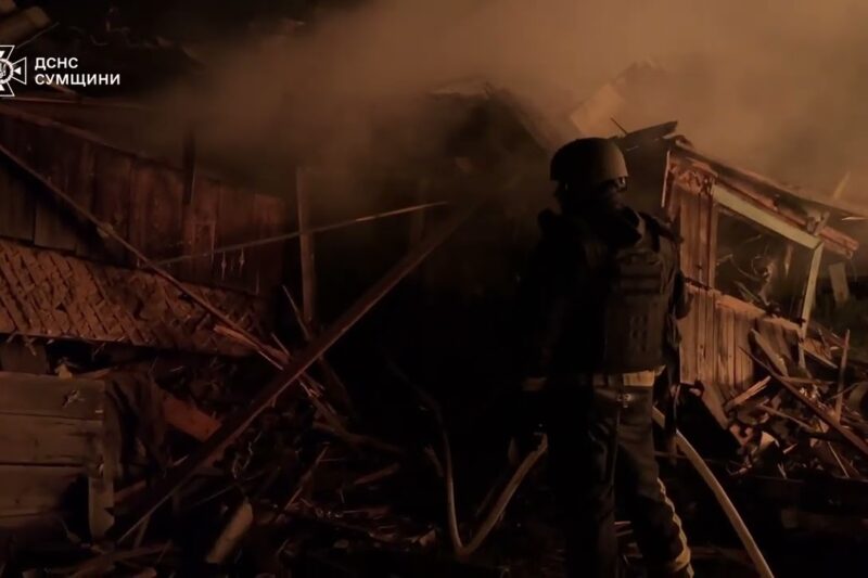 Сумщина: рятувальники ліквідували пожежу, що виникла внаслідок масованої нічної атаки рф