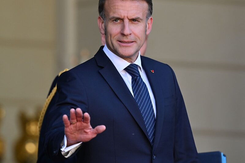 Макрон пообіцяв підтримку Франції переговорам Лівану та Ізраїлю