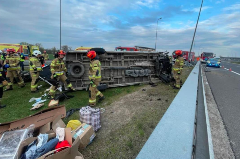 Мікроавтобус з українцями перекинувся у Польщі