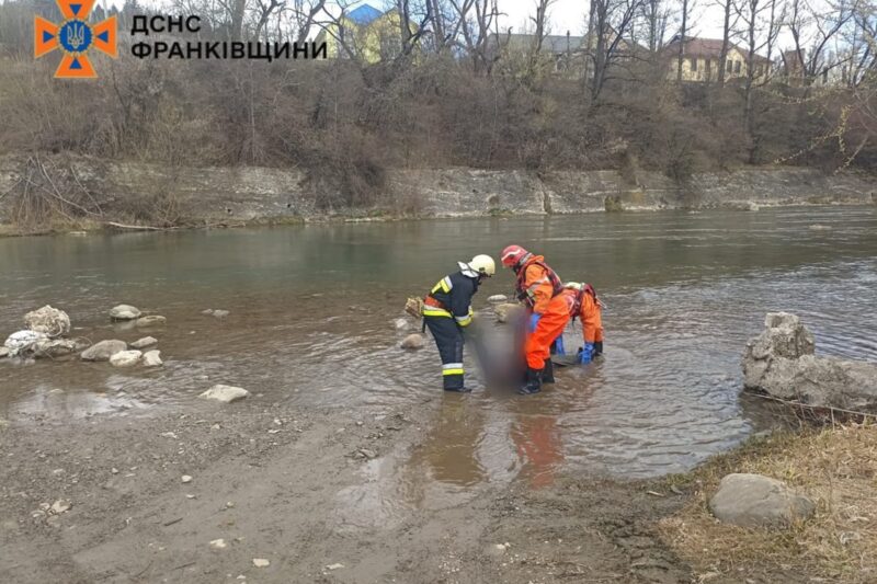На Київщині та Прикарпатті рятувальники дістали з води потопельників
