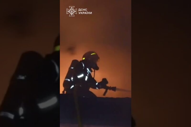ПЕКЛО НА ХМЕЛЬНИЧЧИНІ: Гігантська пожежа після удару БпЛА!