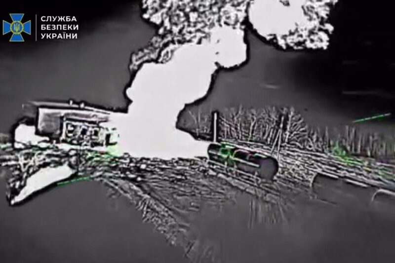 Під Луганськом знищено ешелони росіян з пальним