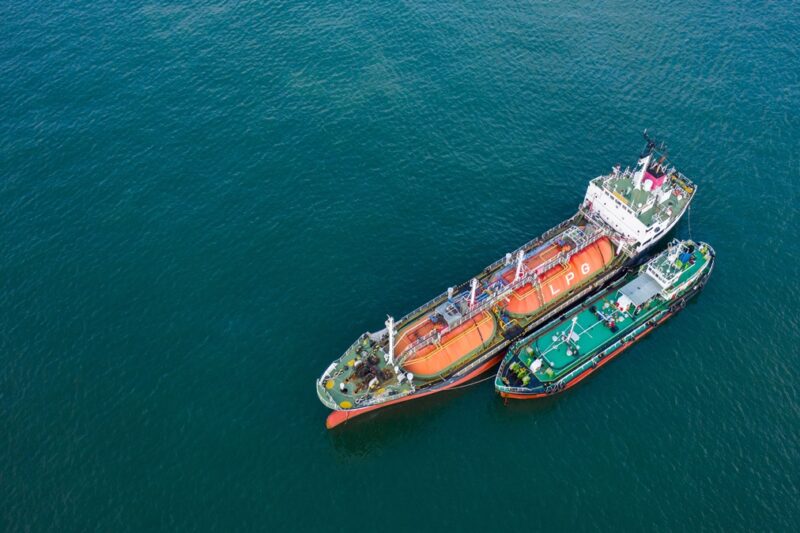 Росія збуває підсанкційний СПГ із 40% знижкою – ЗМІ