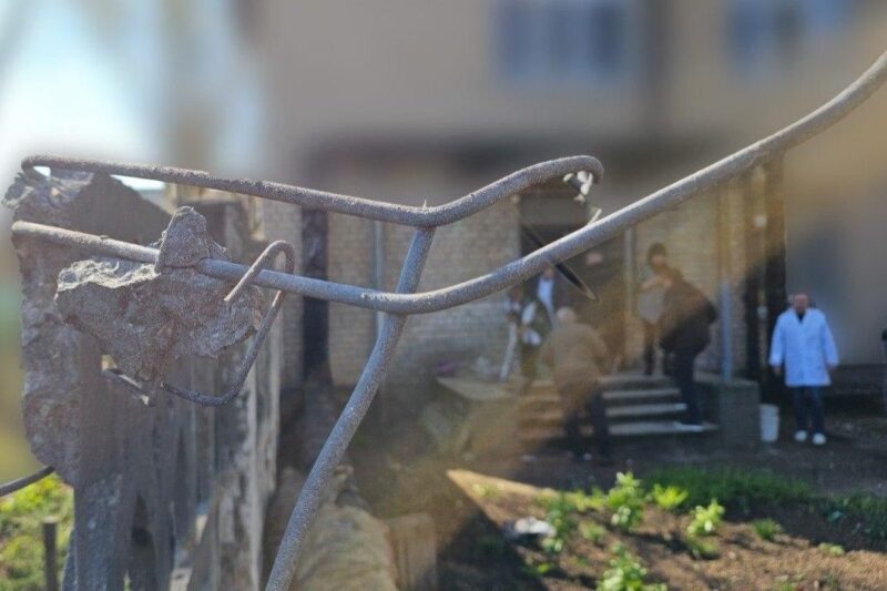 Росіяни вдарили Молнією по лікарні в Херсоні