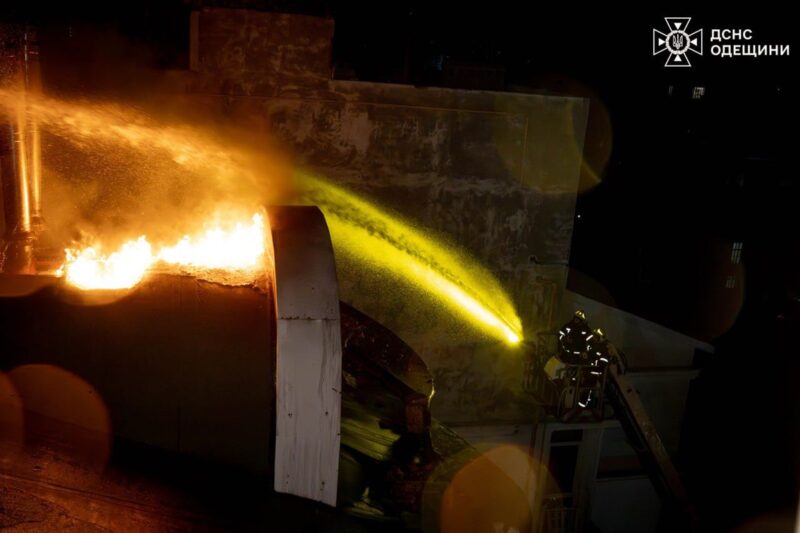 Росіяни вдарили по портах Одеси: пошкоджене судно під прапором Науру