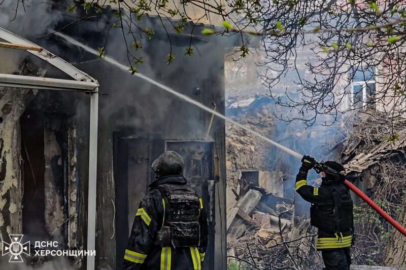 Росіяни вкрили вогнем Херсон, троє загиблих