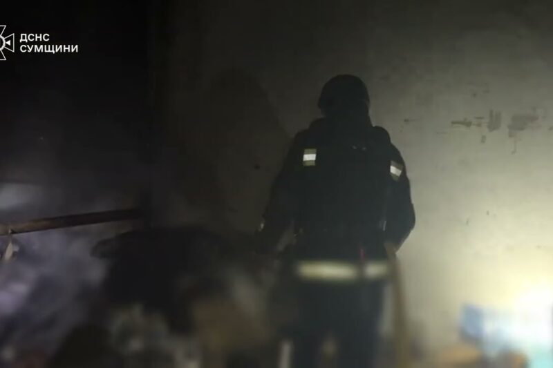 Ворог наніс удар по Сумщині: рятувальники ліквідували пожежу