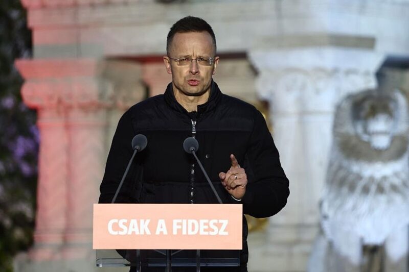 Сіярто зник з публічного простору після поразки Орбана – ЗМІ