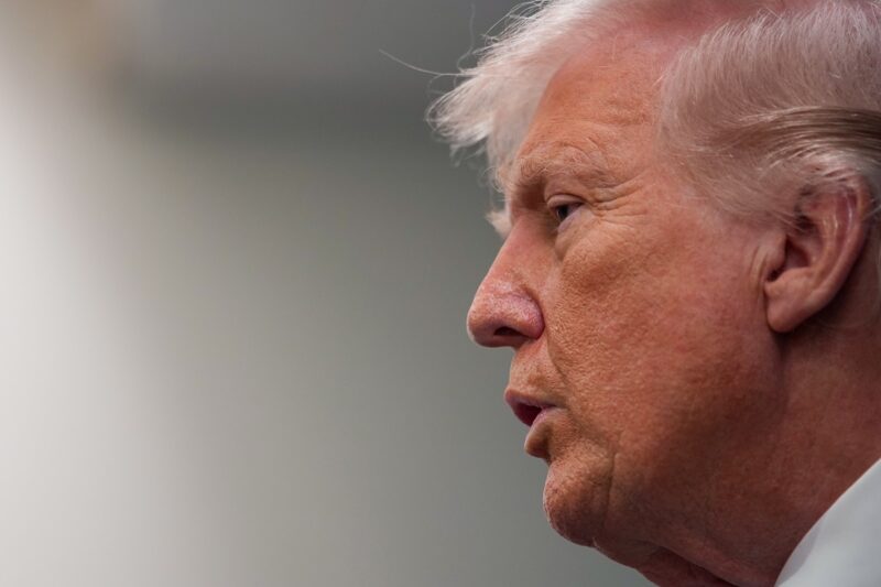 Трамп погодився припинити бомбардування Ірану