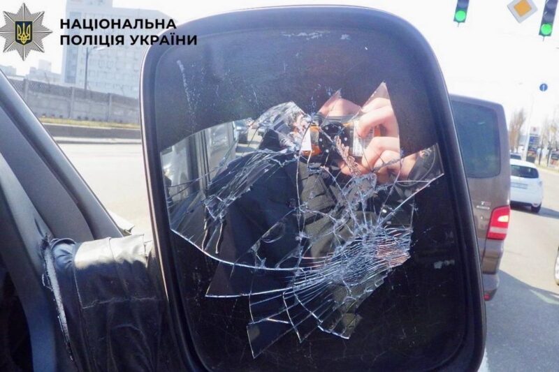 У Києві затримали чоловіка, який пошкодив авто військового і вкрав телефон
