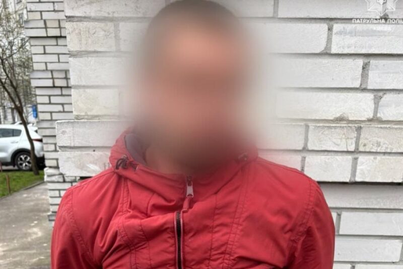 У Києві затримали озброєного чоловіка