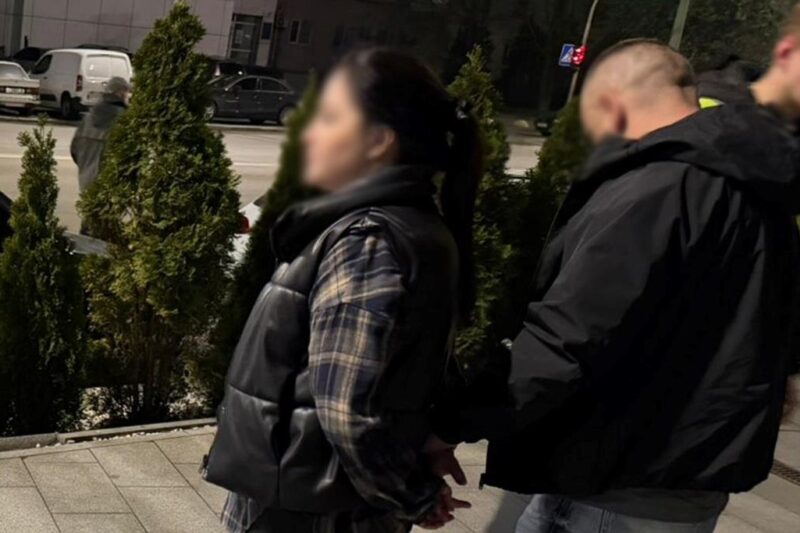 У Києві затримали пару за шантаж родини мобілізованого