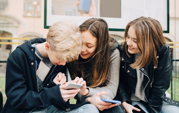 Уряд Норвегії планує заборонити соцмережі до 16 років