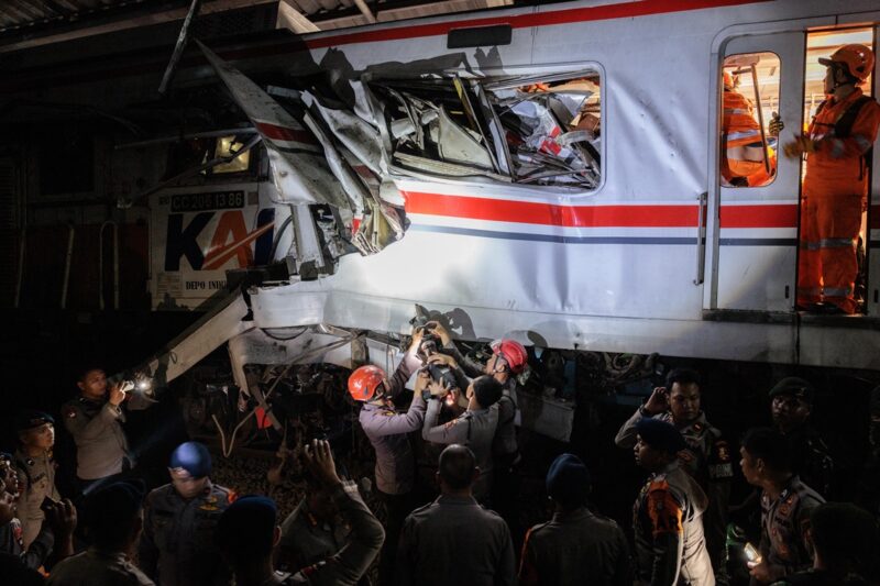 В Індонезії зіткнулися потяги: є жертви та поранені