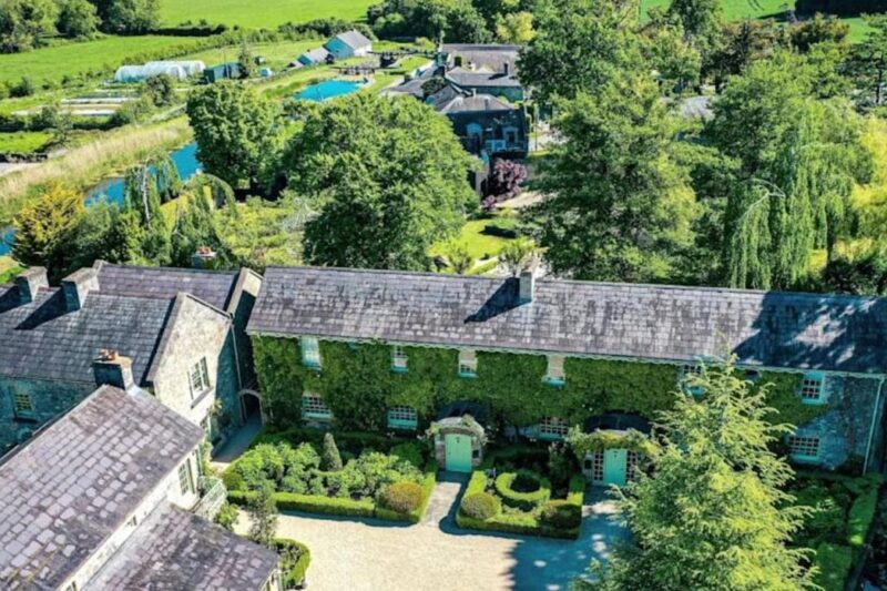 В Ірландії за 20 млн євро продають ціле село з пабом, церквою та готелем