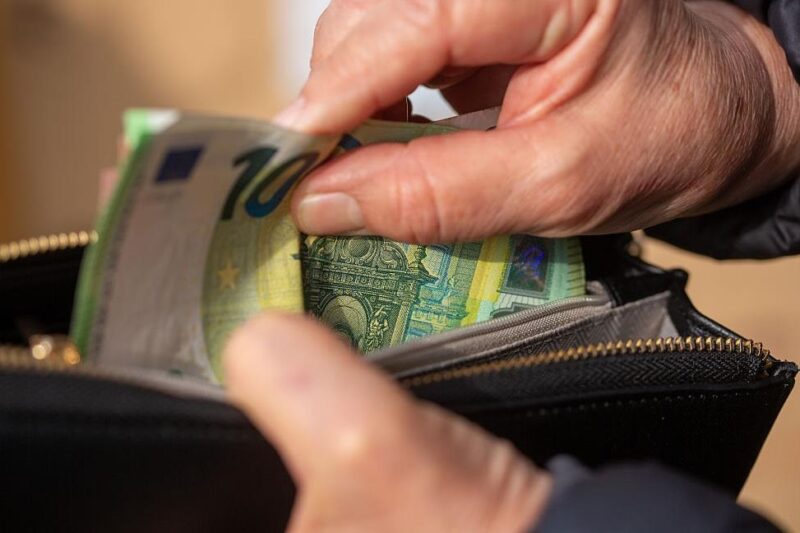 Євро подорожчало до нового історичного максимуму