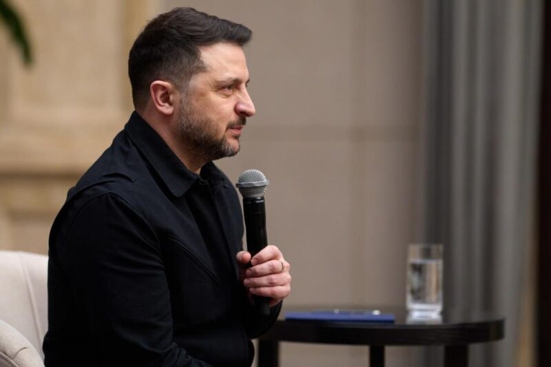 Зеленський анонсував тристоронні переговори