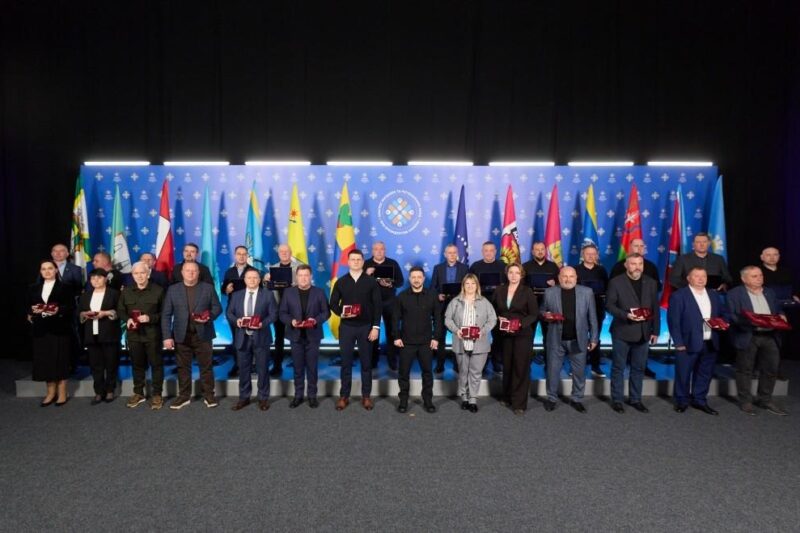 Зеленський вручив відзнаки “Місто-герой України”