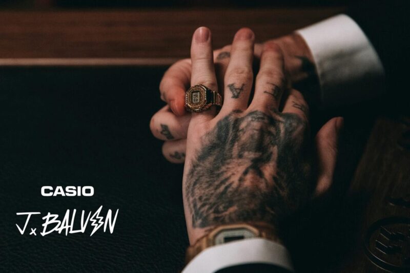 Casio і J Balvin випустили мініатюрний цифровий годинник-каблучку