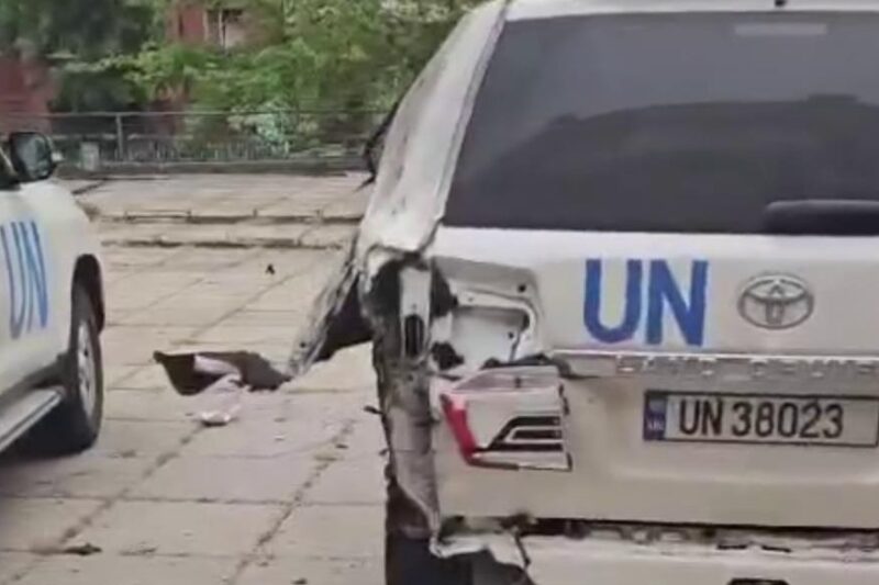 Дрони РФ атакували Херсон: пошкоджені авто ООН, є загибла