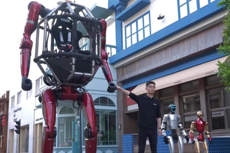 Китайці випустили на ринок першого у світі керованого робота-трансформера