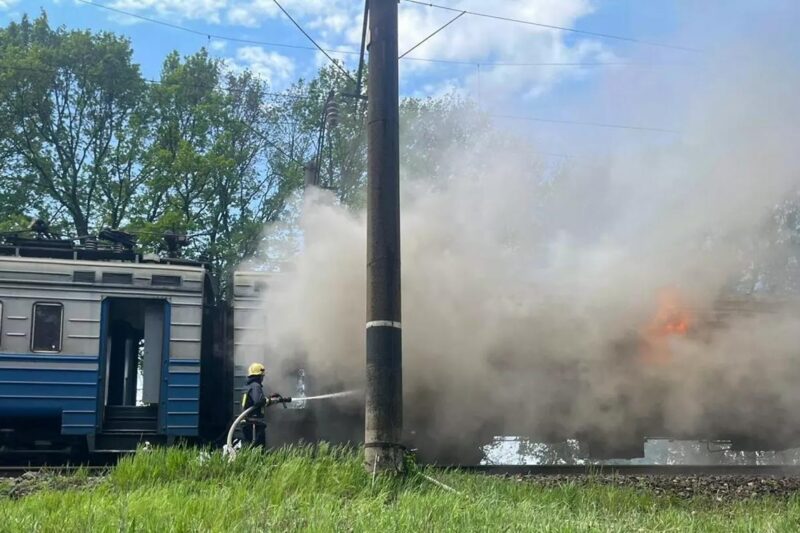 На Черкащині під час руху спалахнув електропоїзд