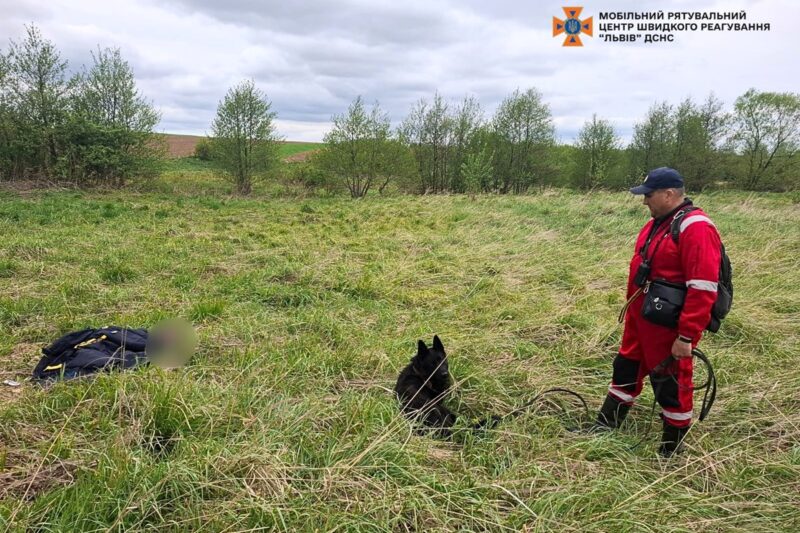 На Львівщині службовий пес розшукав зниклу жінку