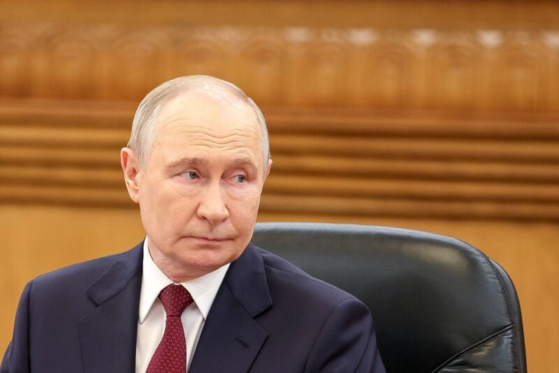 Путін доручив готувати “відповідь” на “удар по гуртожитку” на Луганщині