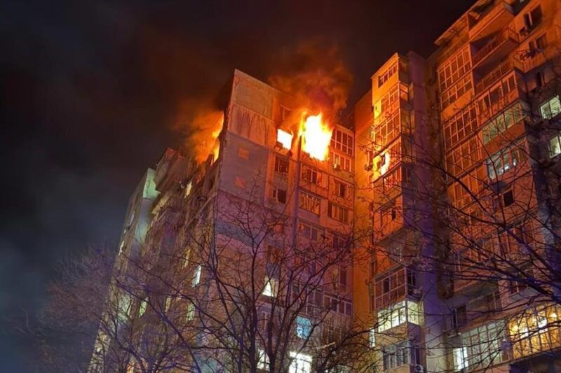 РФ масовано атакувала Одесу: палають висотки
