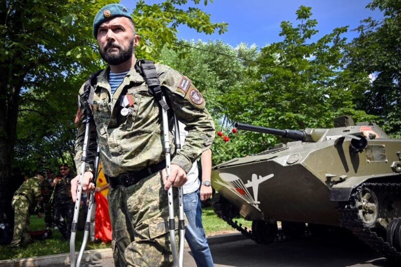 РФ забирає з фронту боєздатних солдатів на парад в Москві – Атеш