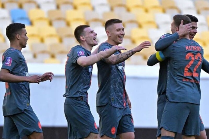 Шахтар закріплює чемпіонський успіх у переривчастому матчі з Оболонню