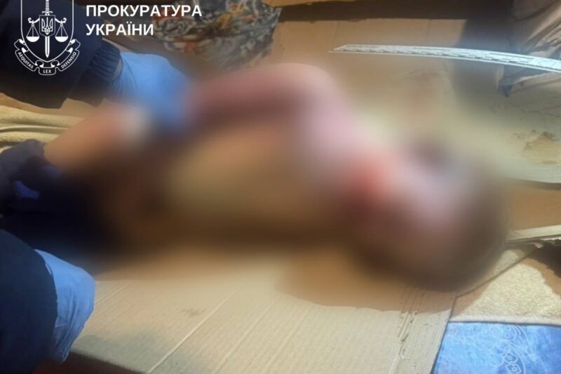 У Броварах жінка сховала тіло померлого сина в коробку у шафі