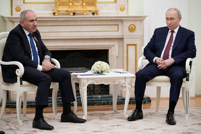 Вибори у Вірменії: розвідка заявила про плани РФ завезти 100 тисяч вірмен