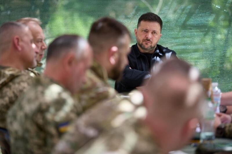 Зеленський анонсував Ставку після поїздки на фронт