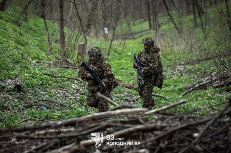 Зірване перемир’я: армія РФ атакує на 11 напрямках