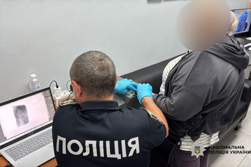 Багатодітна харків&rsquo;янка створювала порно за участю 14-річної доньки