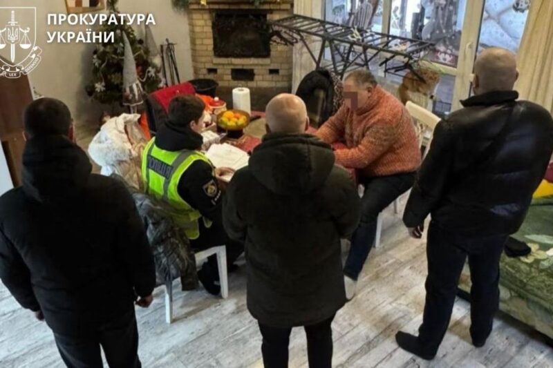 Екскомандир переплатив 36,6 млн на зимових куртках і штанах для військових