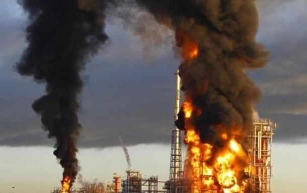 Нафтопереробка у РФ впала до мінімуму з 2009 року через удари дронів – ЗМІ