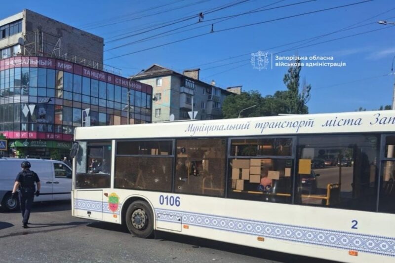 Російський дрон атакував автобус у Запоріжжі