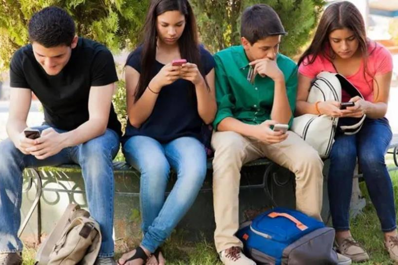 Соцмережі крадуть увагу: як повернути собі концентрацію