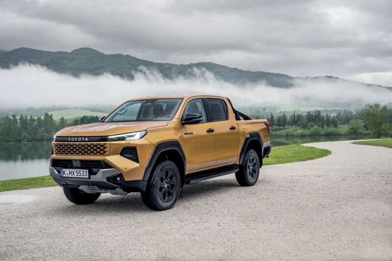 Сучасний, могутній, зручний:в Україну прибуває новий Toyota Hilux
