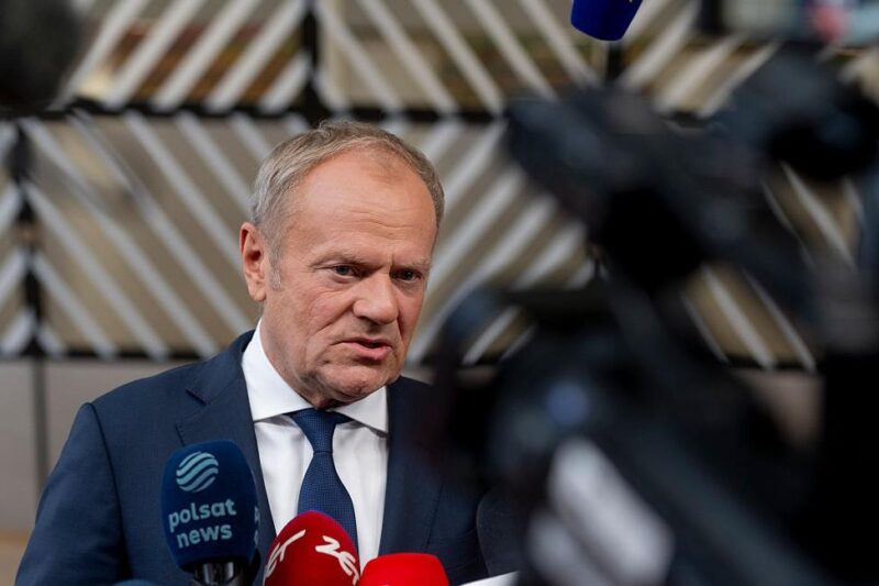 Туск відреагував на позбавлення Зеленського Ордена Білого Орла