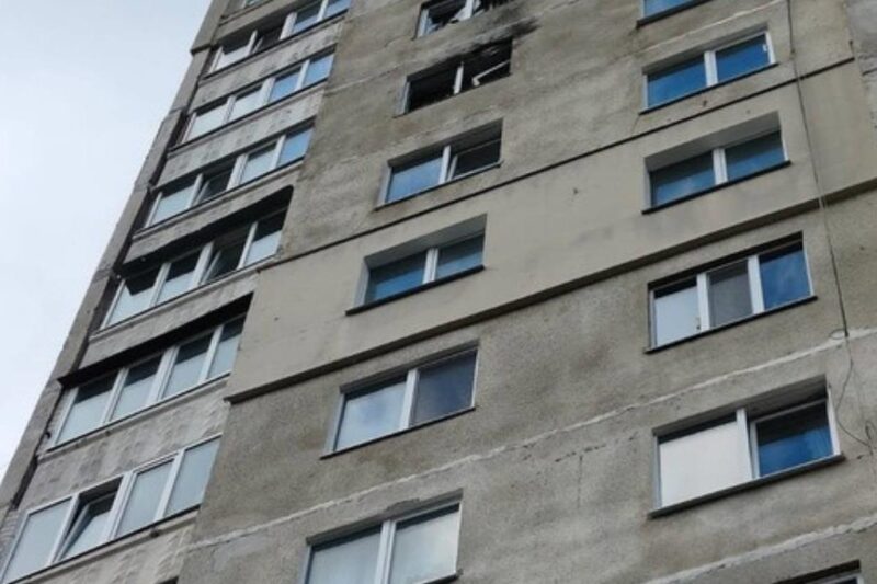 У Харкові дрон РФ вдарив по багатоповерхівці