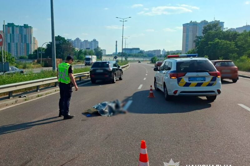 У Києві юнак за кермом мотоцикла на смерть збив пішохода