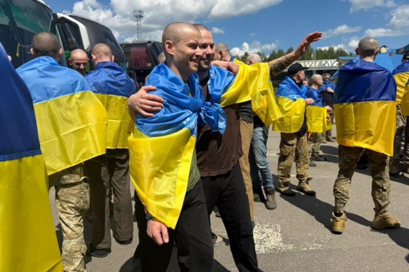 Україна повернула з полону 185 воїнів і цивільного