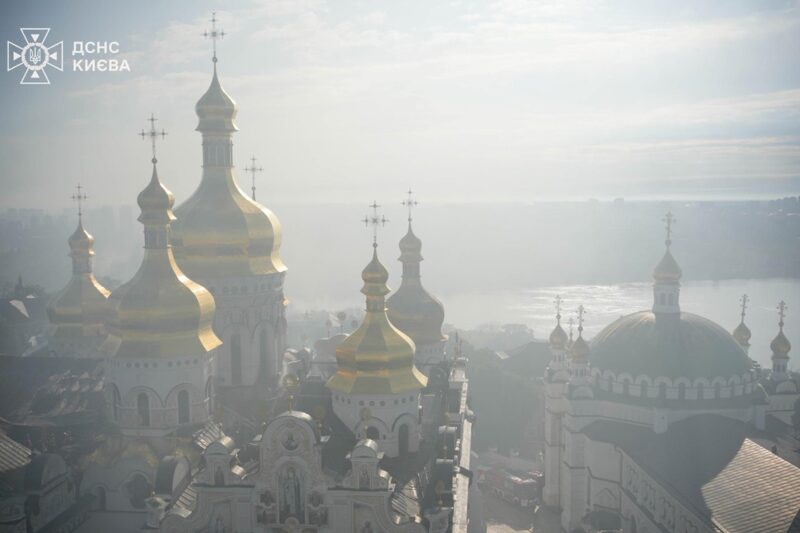 Зеленський відвідав лавру після атаки Росії