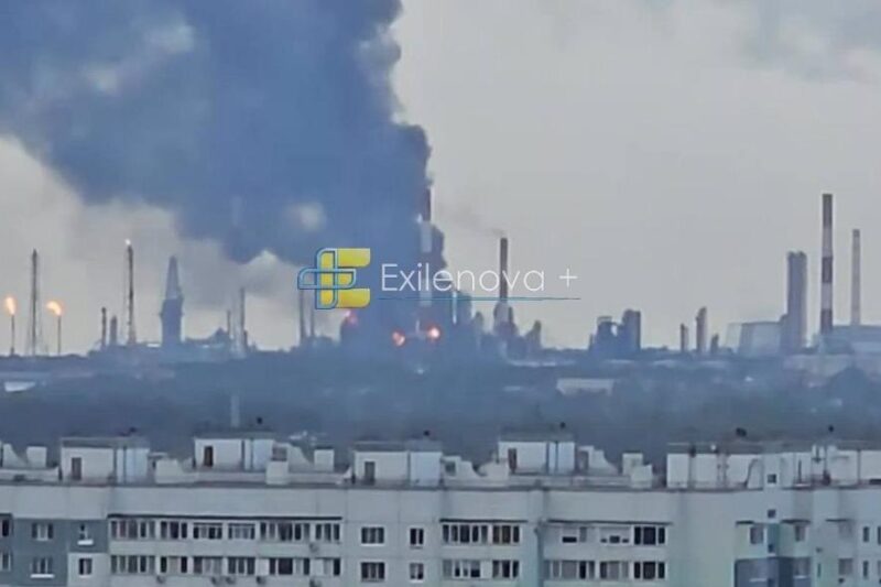 Атака дронів. Горить найбільший НПЗ в Росії