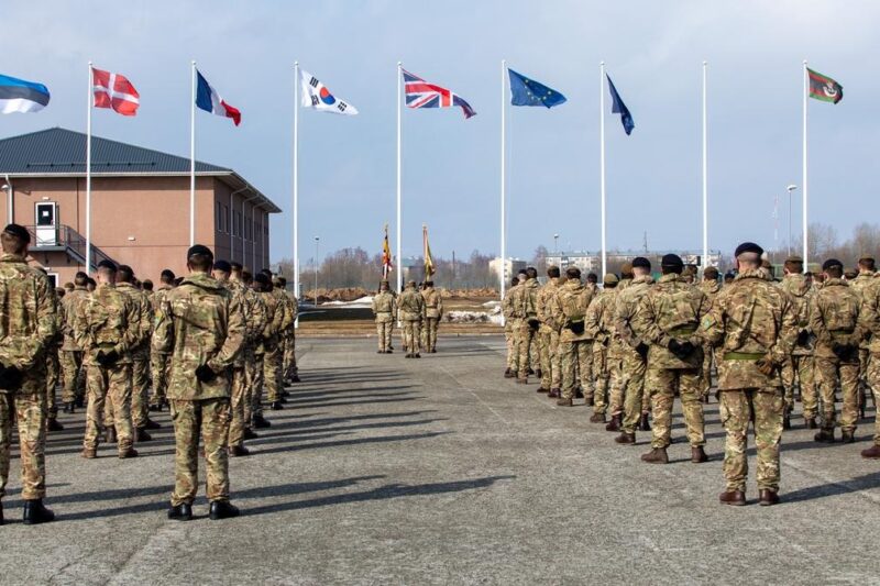Британія посилить військовий контингент у сусідній з РФ країні
