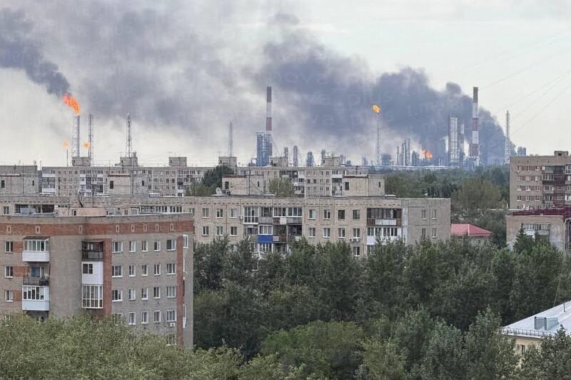 Дрони вперше атакували найбільший НПЗ в Росії