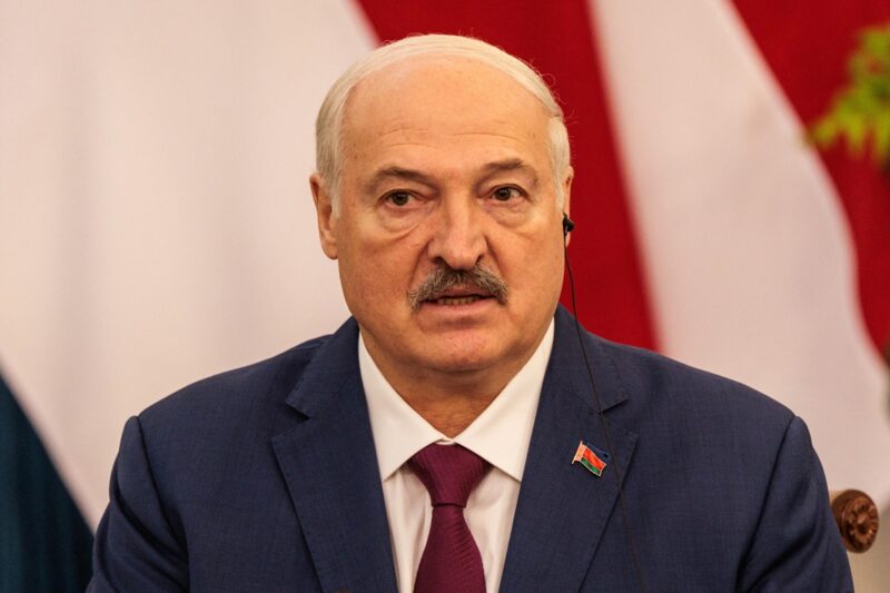 Лукашенко: Білорусь не відправить військових в Україну, але є нюанс